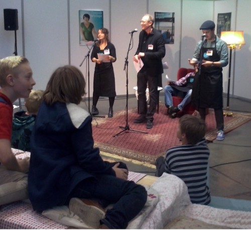 Fullcast oplæsning af "Minutmysterier" med bl.a. Lars Mikkelsen var en publikumssucces på BogForum.